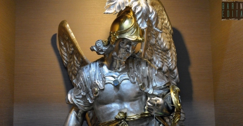 Preziose statue d'argento e portali riccamente decorati: � la trecentesca Cattedrale di Bitetto